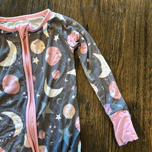 Little Sleepies Zippy 12-18m in To the Moon and Back - Picture 5 of 9